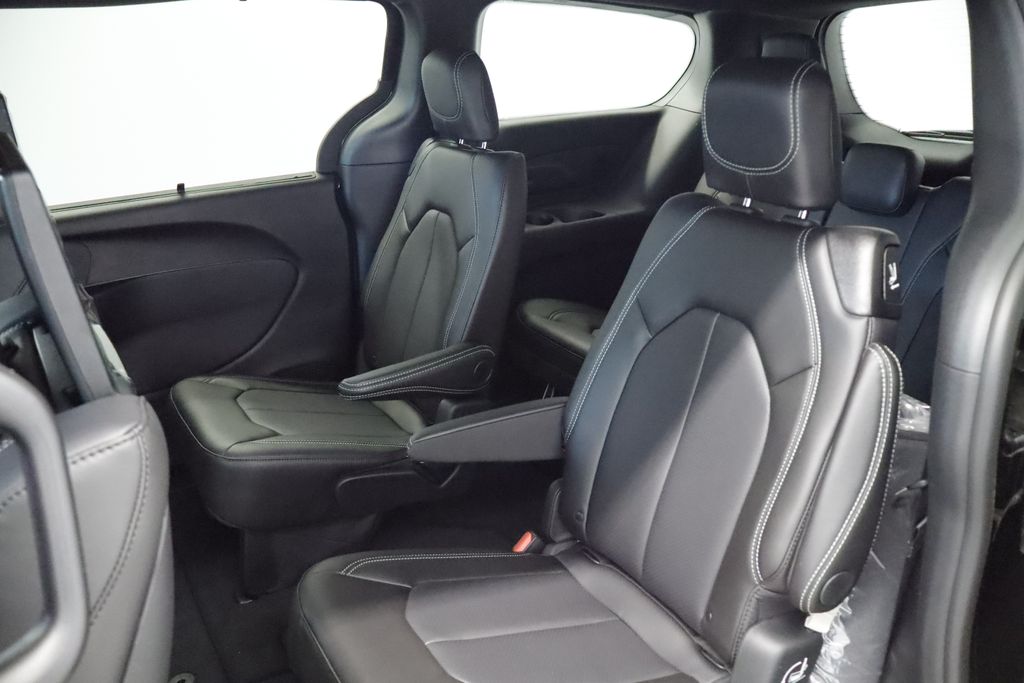Thumbnail: 2026 Chrysler Pacifica - 20