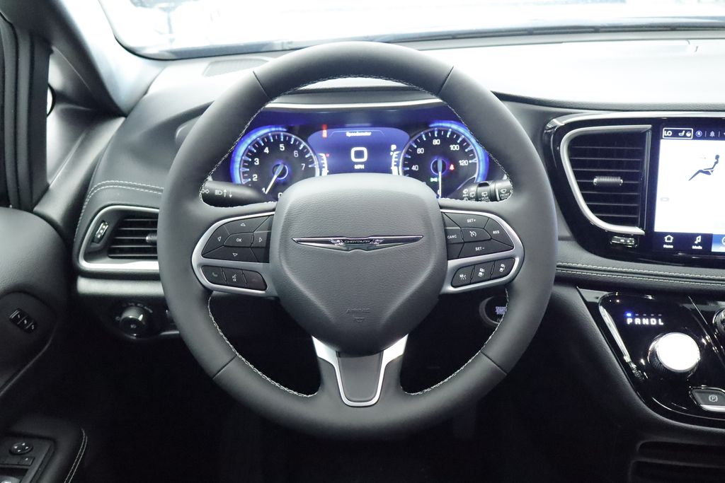 Thumbnail: 2026 Chrysler Pacifica - 9