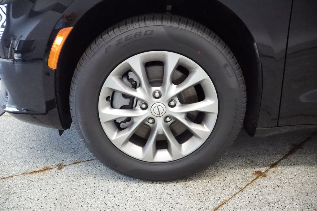 Thumbnail: 2026 Chrysler Pacifica - 8