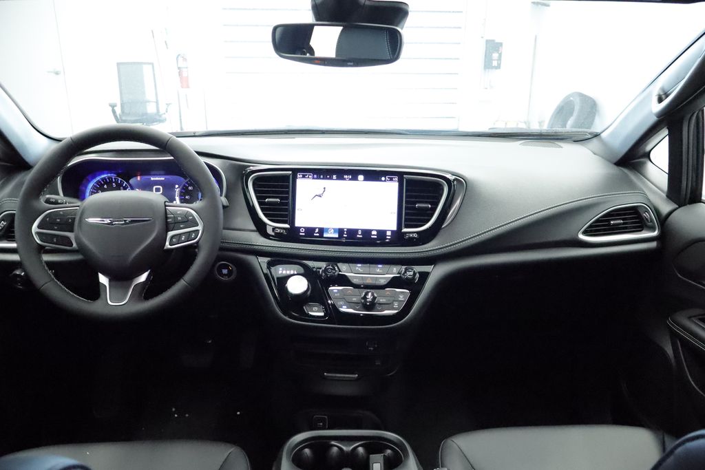 Thumbnail: 2026 Chrysler Pacifica - 2
