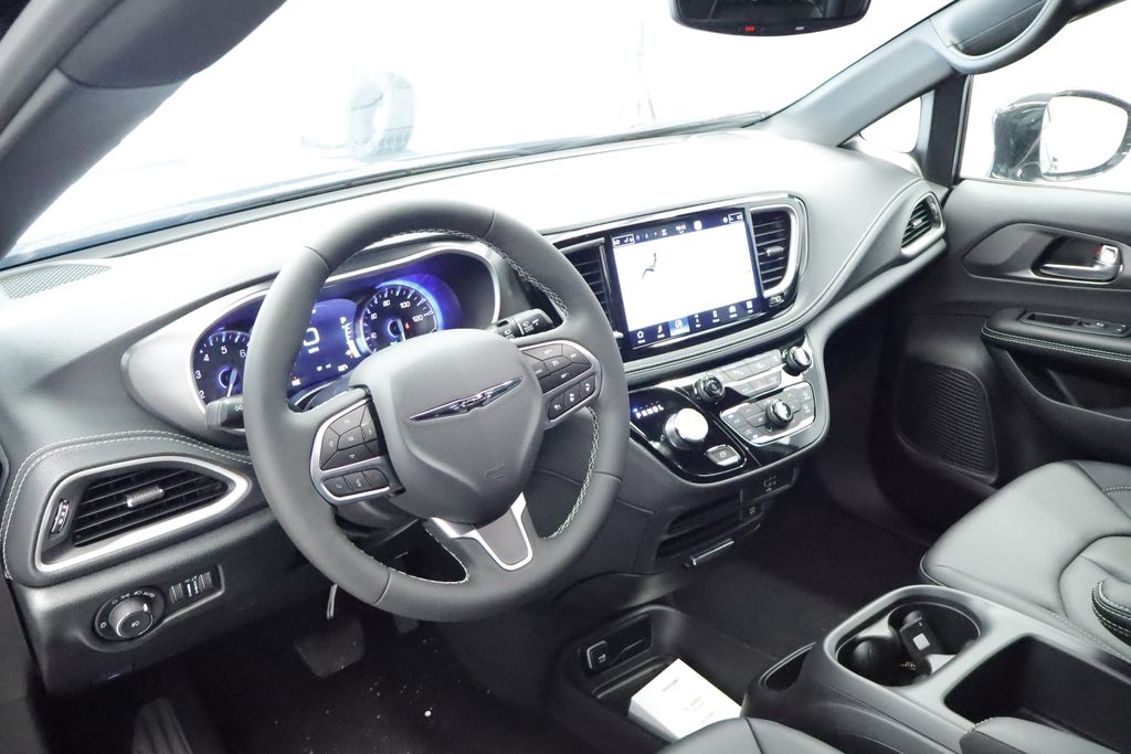 Thumbnail: 2026 Chrysler Pacifica - 12