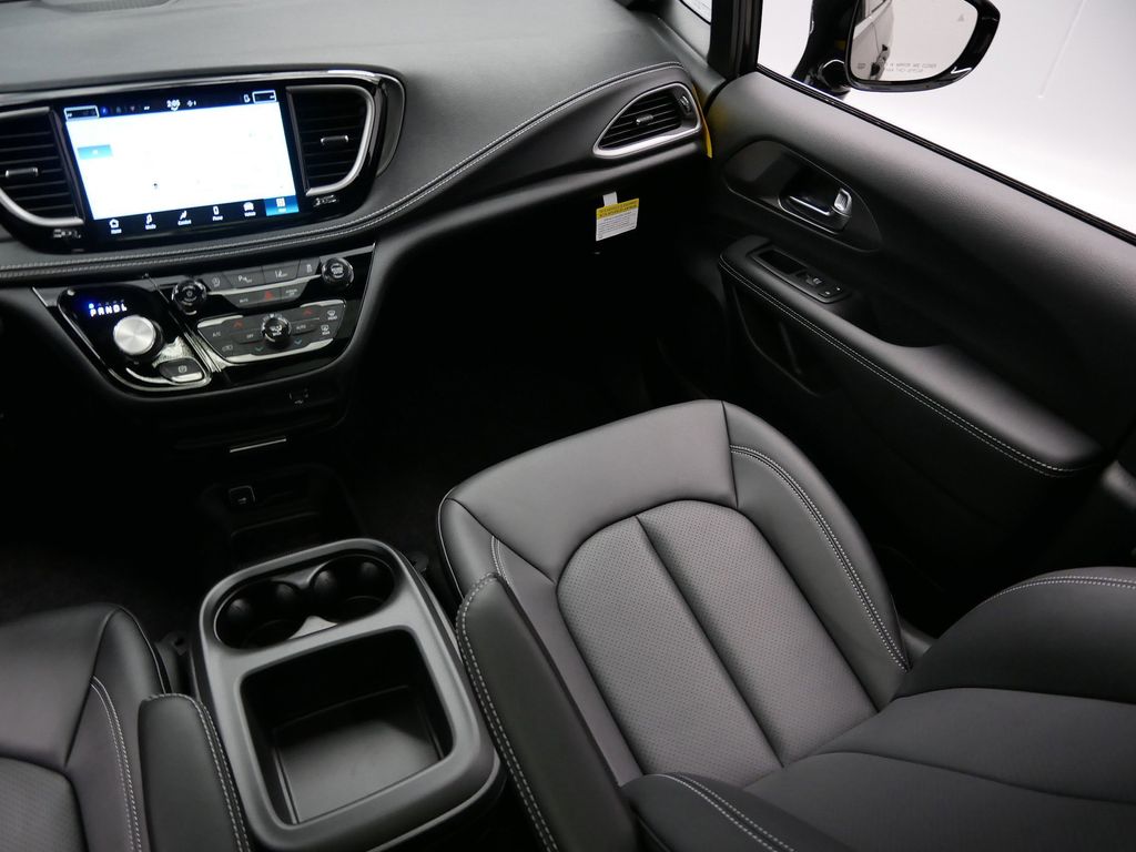 Thumbnail: 2026 Chrysler Pacifica - 14