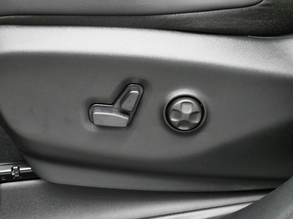 Thumbnail: 2026 Chrysler Pacifica - 27