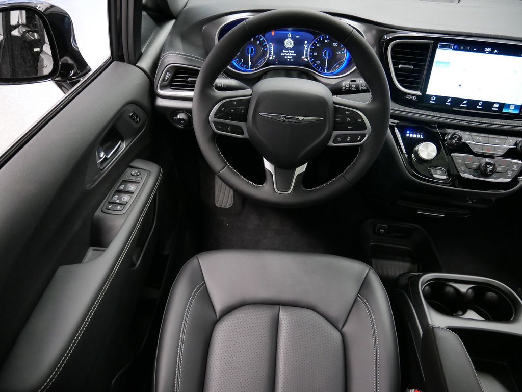 Thumbnail: 2026 Chrysler Pacifica - 9