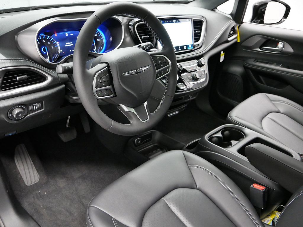 Thumbnail: 2026 Chrysler Pacifica - 2