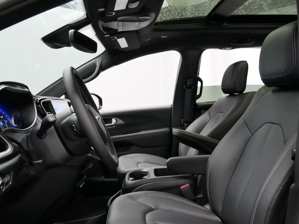 Thumbnail: 2026 Chrysler Pacifica - 11