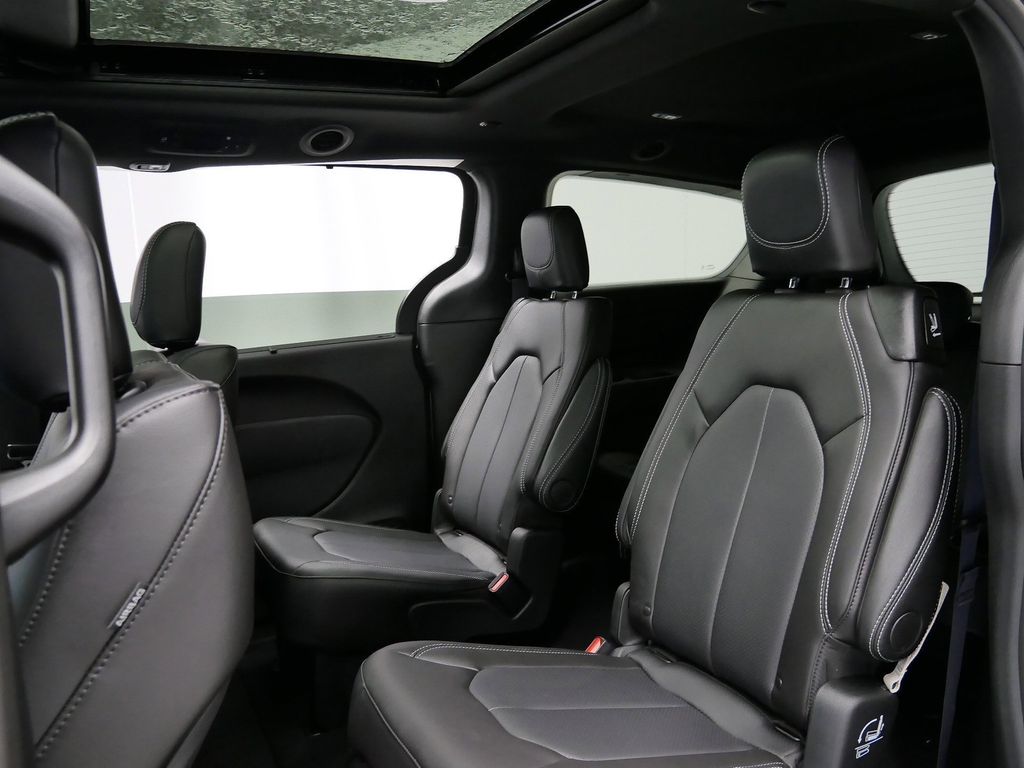 Thumbnail: 2026 Chrysler Pacifica - 29
