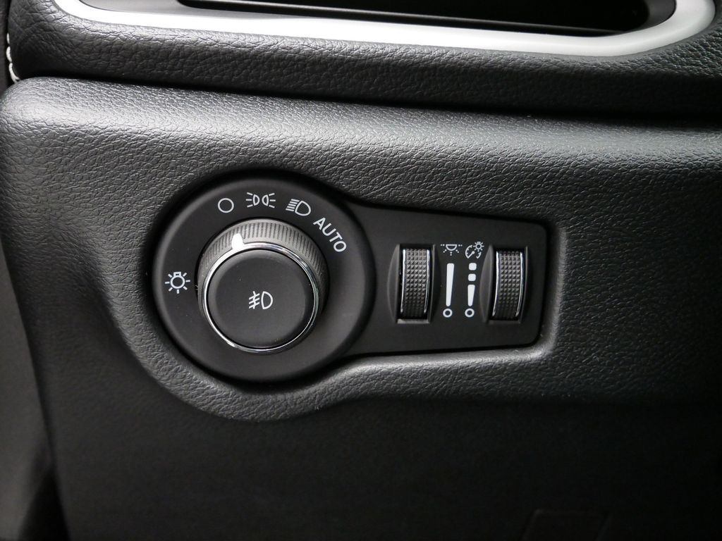 Thumbnail: 2026 Chrysler Pacifica - 37