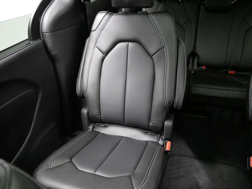 Thumbnail: 2026 Chrysler Pacifica - 28