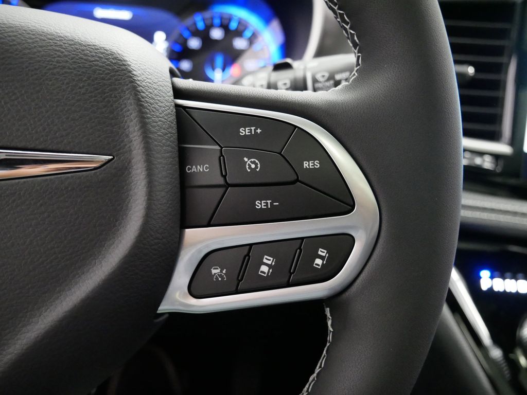 Thumbnail: 2026 Chrysler Pacifica - 33
