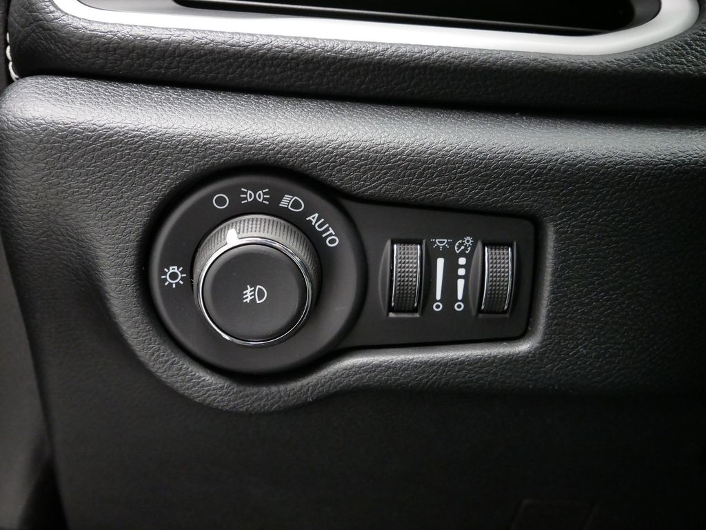 Thumbnail: 2026 Chrysler Pacifica - 31