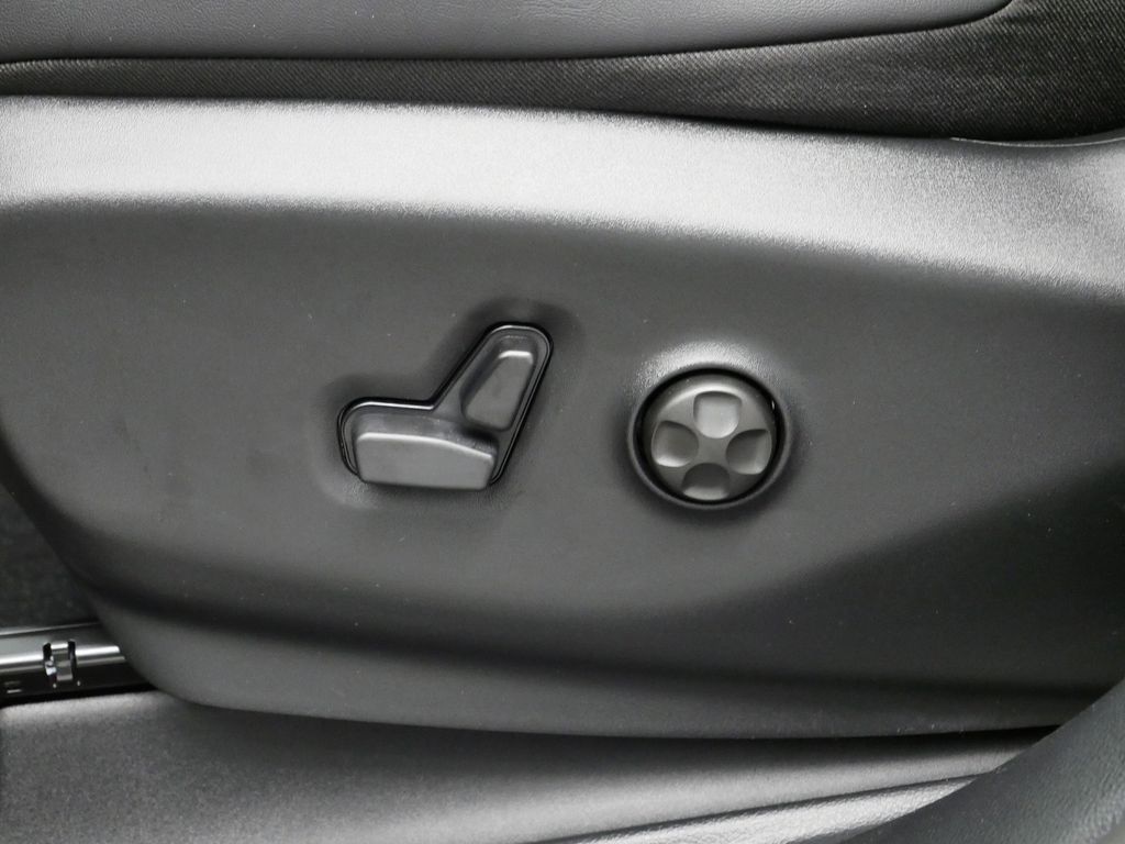 Thumbnail: 2026 Chrysler Pacifica - 21