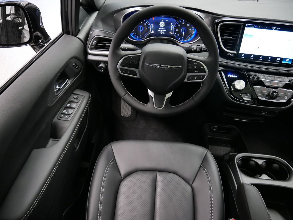 Thumbnail: 2026 Chrysler Pacifica - 8