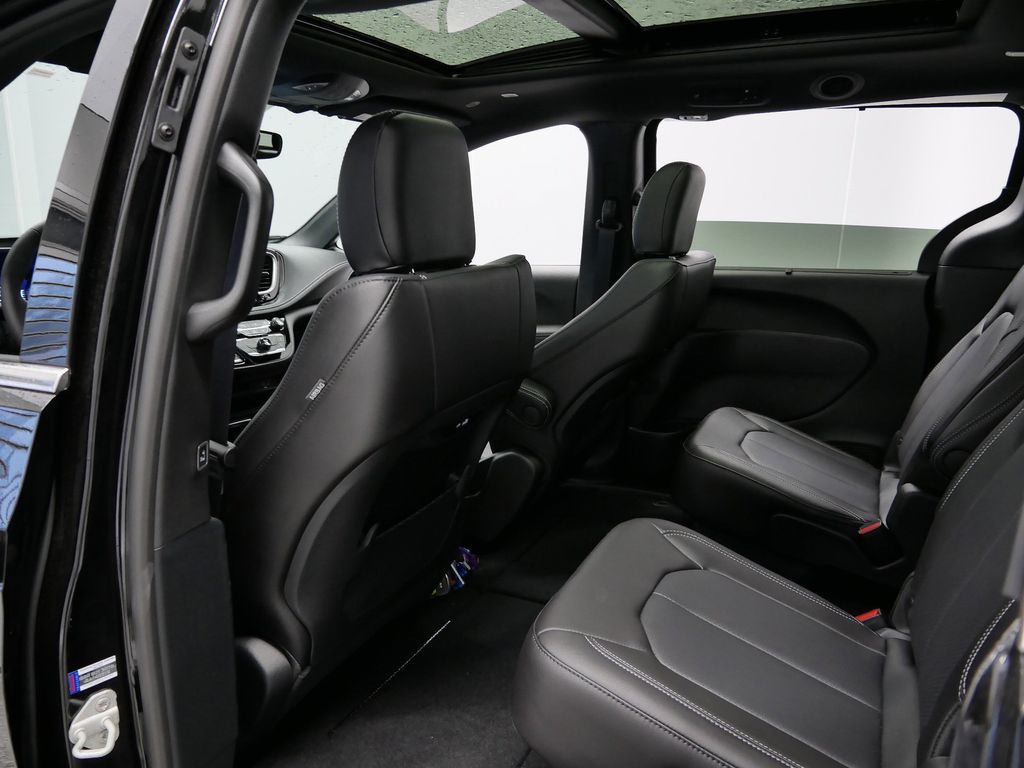 Thumbnail: 2026 Chrysler Pacifica - 11