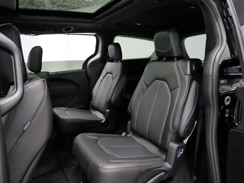 Thumbnail: 2026 Chrysler Pacifica - 23