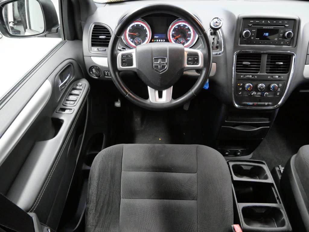 Thumbnail: 2015 Dodge Grand Caravan - 2