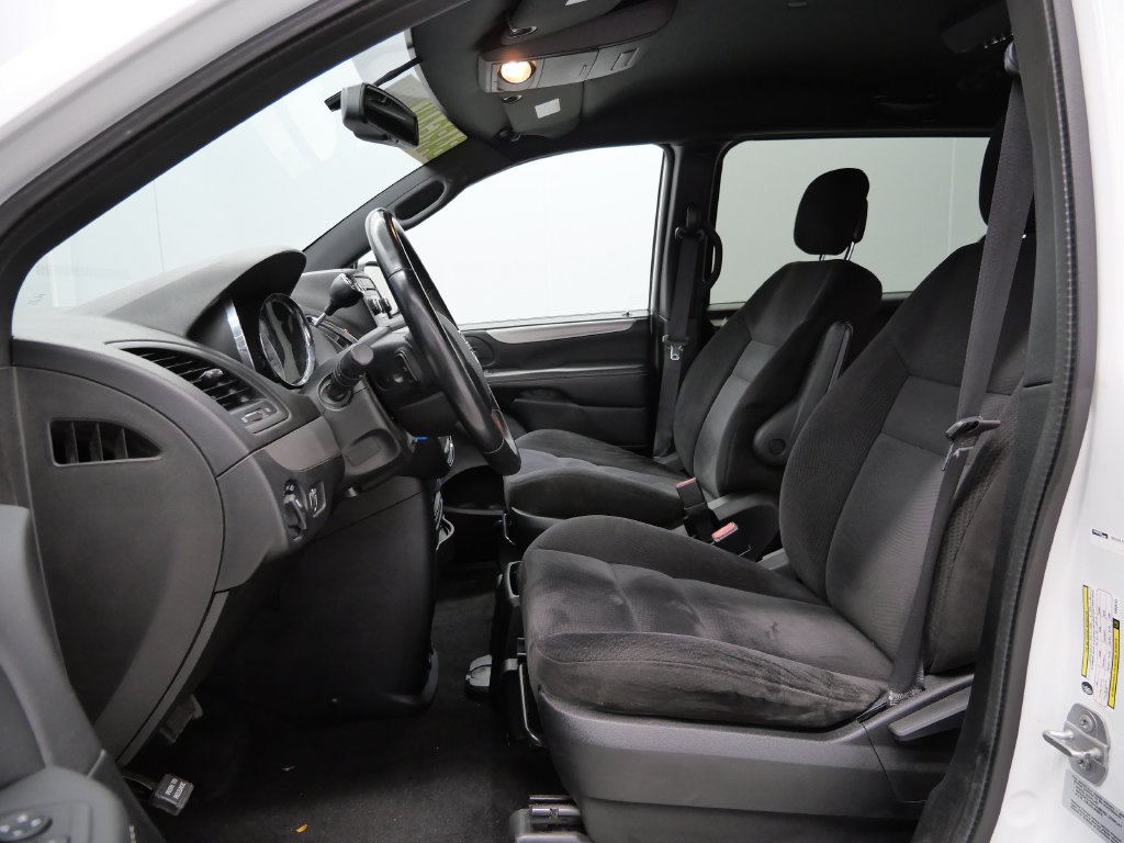 Thumbnail: 2015 Dodge Grand Caravan - 9