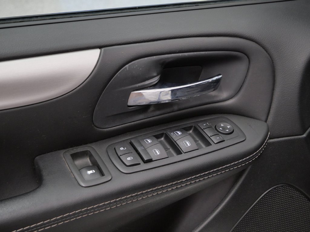 Thumbnail: 2015 Dodge Grand Caravan - 19
