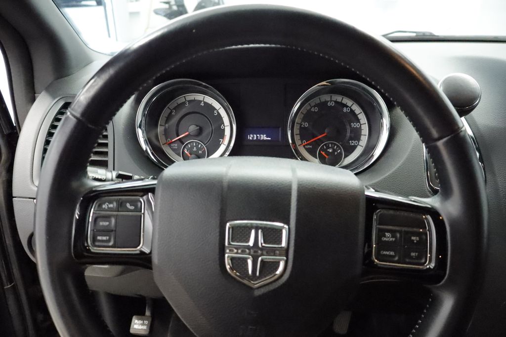 Thumbnail: 2018 Dodge Grand Caravan - 25
