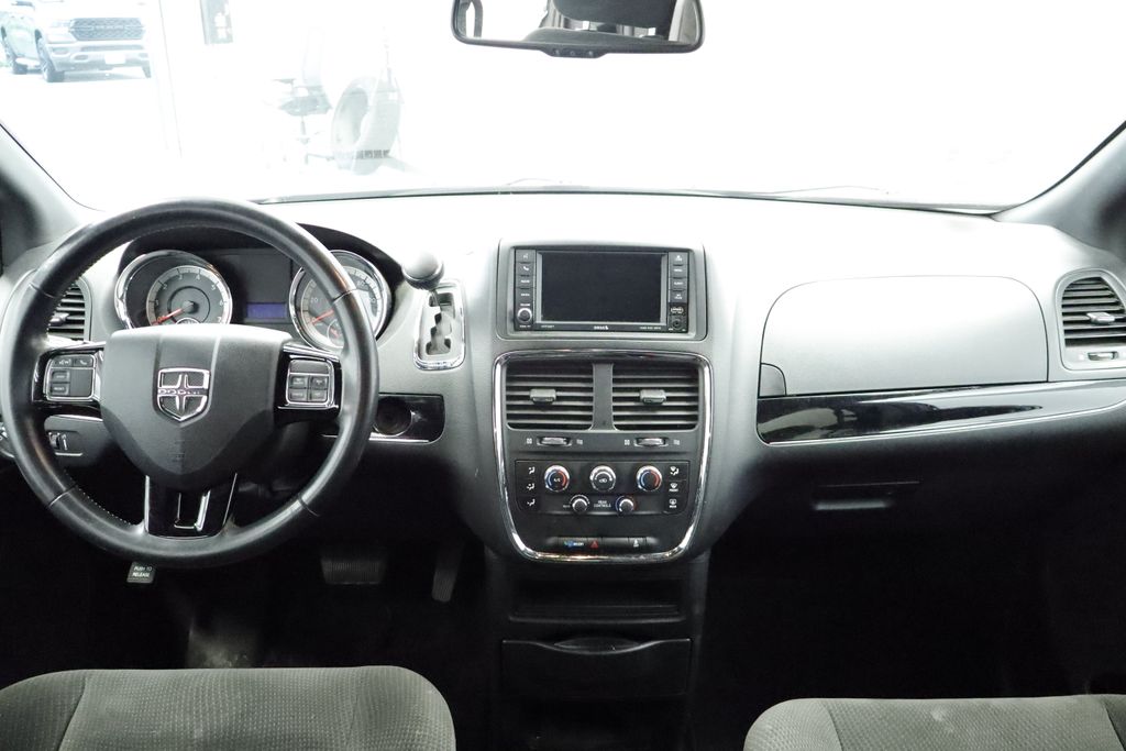 Thumbnail: 2018 Dodge Grand Caravan - 2