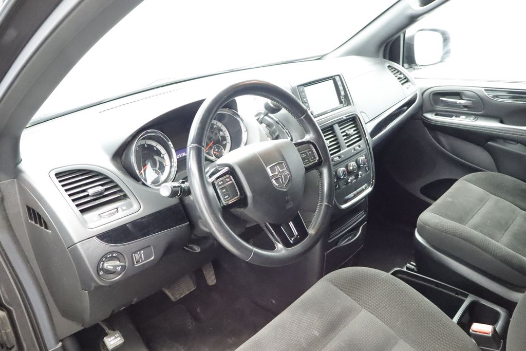 Thumbnail: 2018 Dodge Grand Caravan - 12
