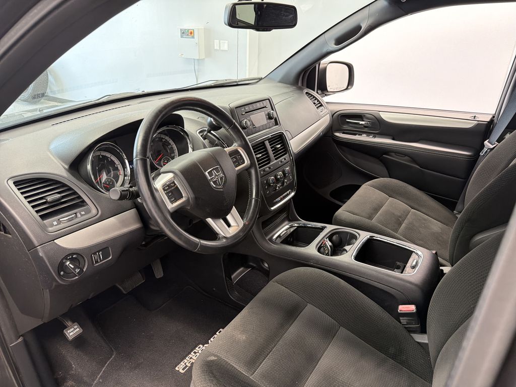 Thumbnail: 2015 Dodge Grand Caravan - 2