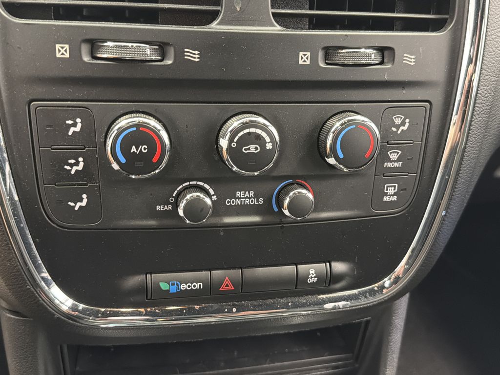 Thumbnail: 2015 Dodge Grand Caravan - 23