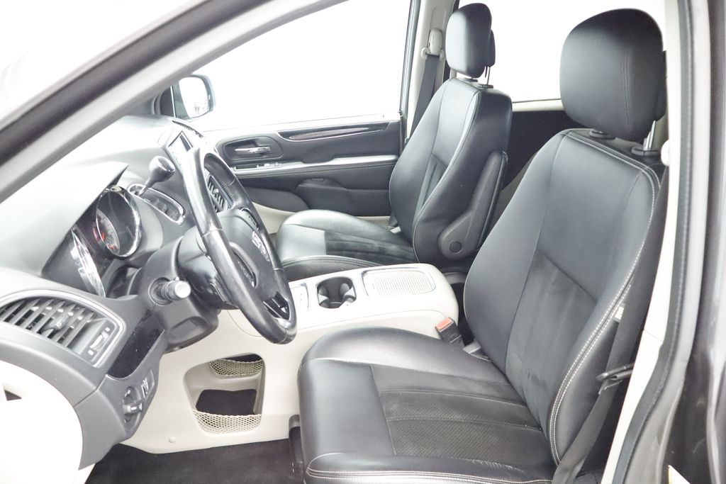 Thumbnail: 2018 Dodge Grand Caravan - 10