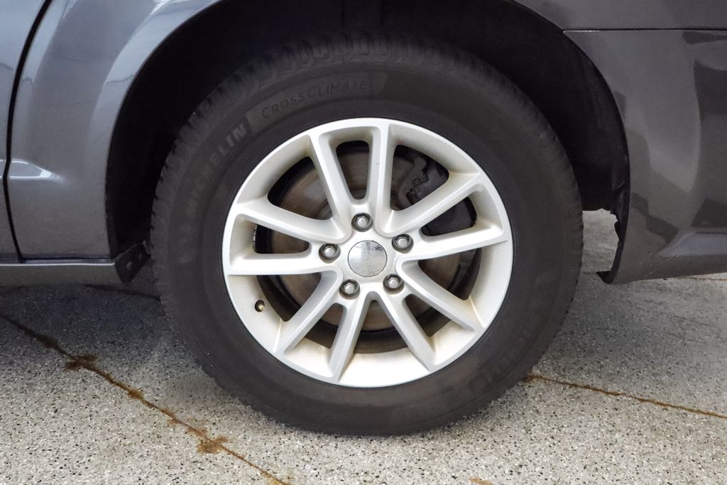 Thumbnail: 2018 Dodge Grand Caravan - 19