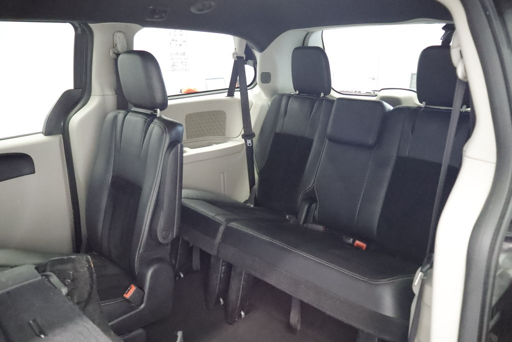 Thumbnail: 2018 Dodge Grand Caravan - 23