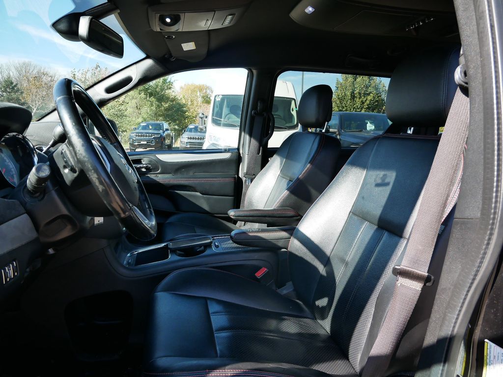 Thumbnail: 2019 Dodge Grand Caravan - 9