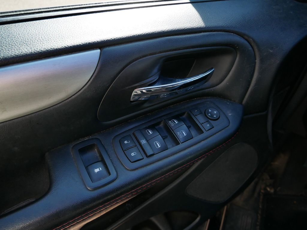 Thumbnail: 2019 Dodge Grand Caravan - 26