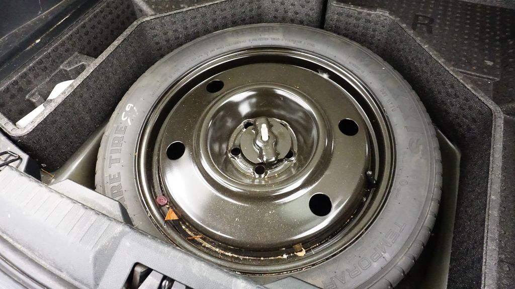 Thumbnail: 2018 Ford Edge - 25