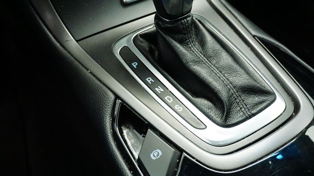 Thumbnail: 2018 Ford Edge - 15