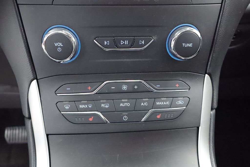 Thumbnail: 2019 Ford Edge - 24