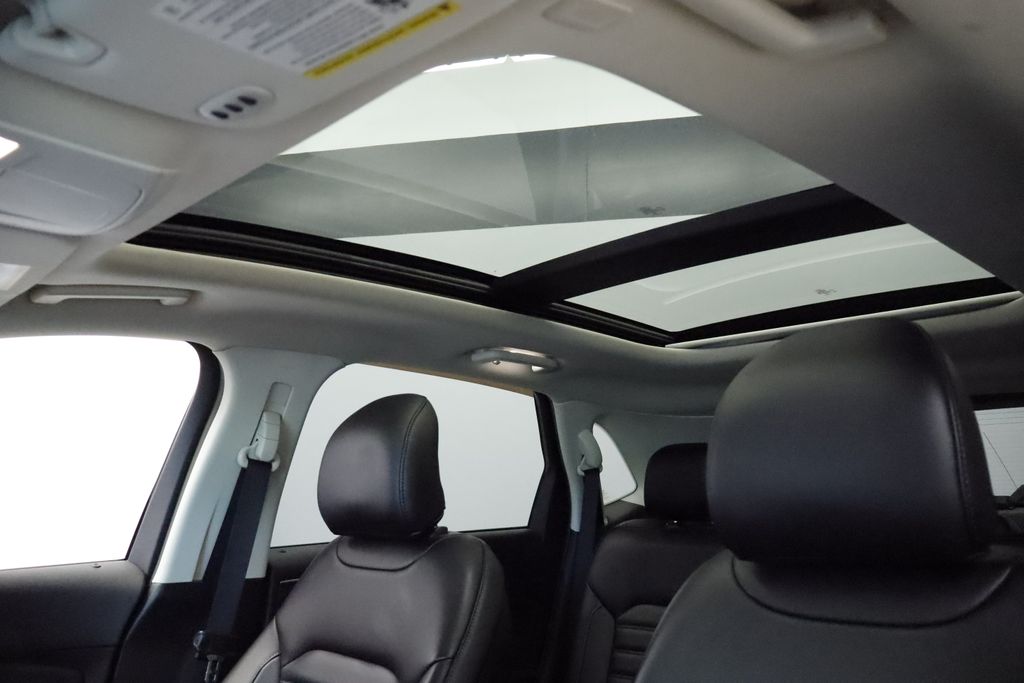 Thumbnail: 2019 Ford Edge - 26