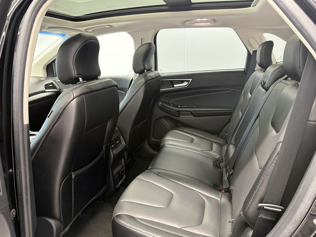 Thumbnail: 2017 Ford Edge - 10