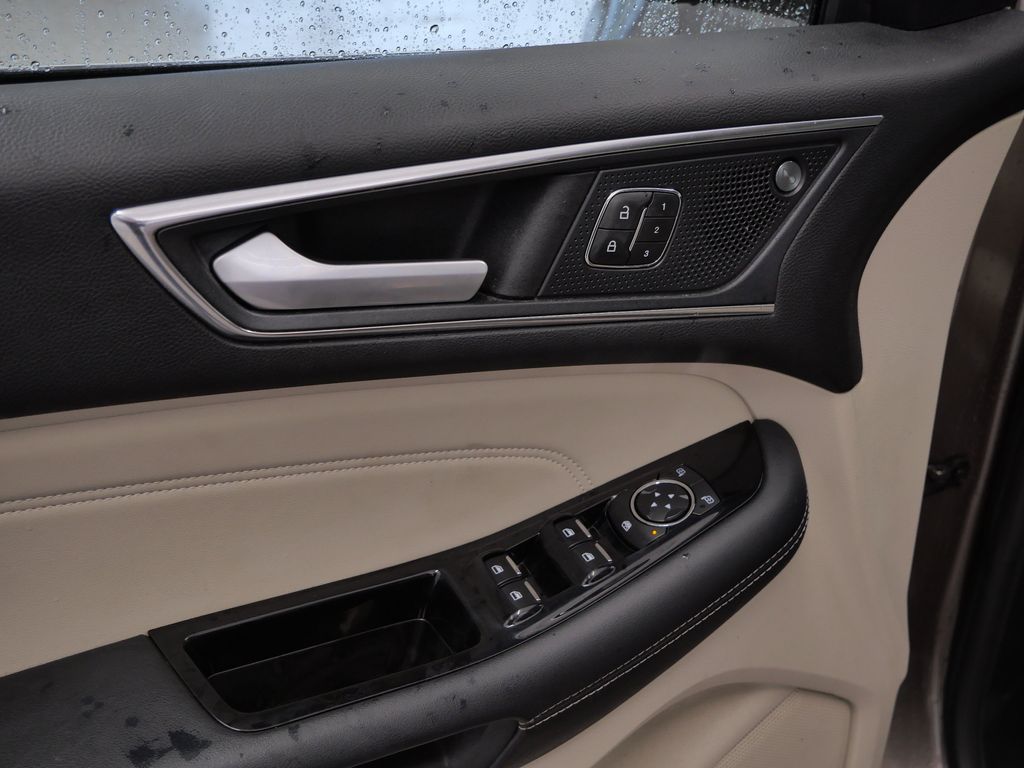Thumbnail: 2019 Ford Edge - 19
