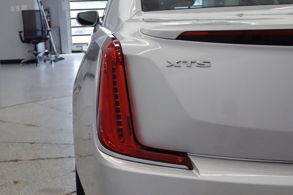 Thumbnail: 2019 Cadillac XTS - 18
