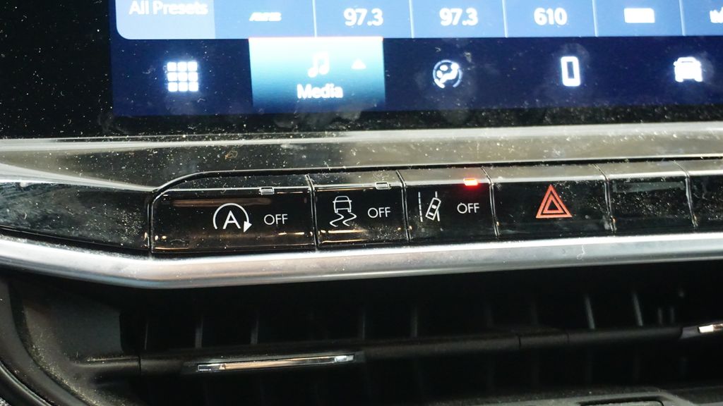 Thumbnail: 2023 Jeep Compass - 30