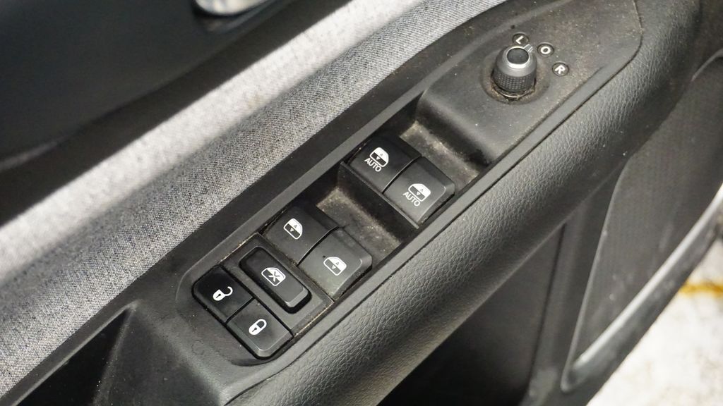 Thumbnail: 2023 Jeep Compass - 26