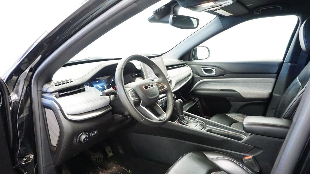Thumbnail: 2023 Jeep Compass - 11
