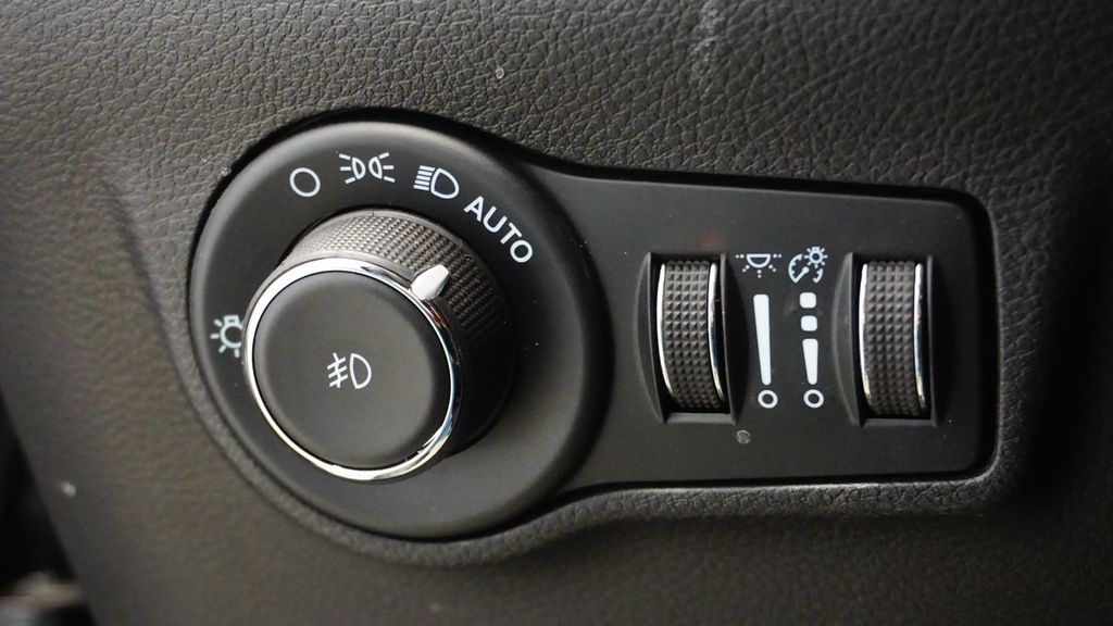 Thumbnail: 2023 Jeep Compass - 27