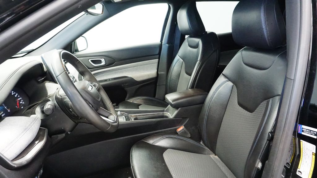 Thumbnail: 2023 Jeep Compass - 9