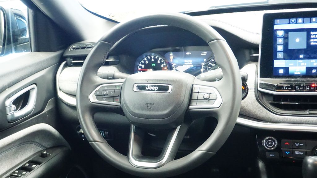 Thumbnail: 2023 Jeep Compass - 8