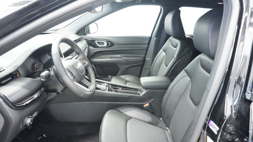 Thumbnail: 2026 Jeep Compass - 9