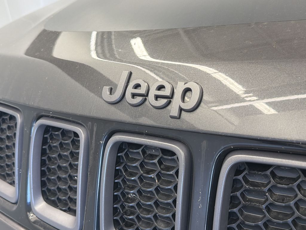 Thumbnail: 2020 Jeep Compass - 21