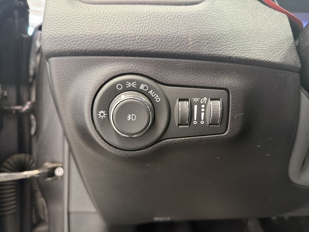 Thumbnail: 2020 Jeep Compass - 13