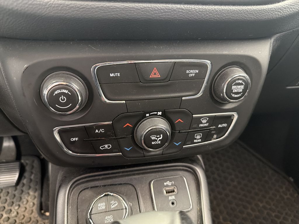 Thumbnail: 2020 Jeep Compass - 16