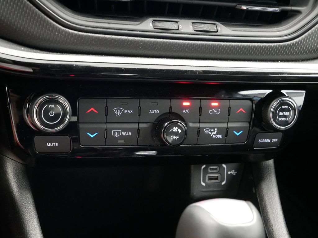 Thumbnail: 2024 Jeep Compass - 38